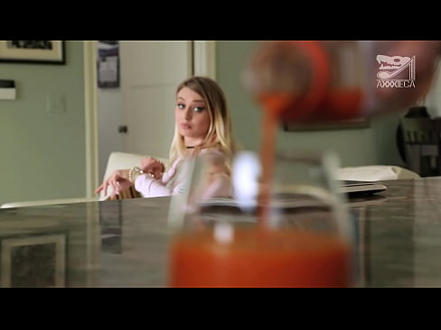 ❤️ Titi handiak eta puxa estua dituen neska beroa galtzailetik oilarra lortzen du, baina oso gogorra ❤️❌ Porno gurean eu.hotpornphotos.ru ❌